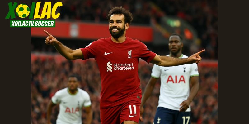 Mohamed Salah reo hò sau cú đúp trong chiến thắng 4-0 trước West Ham